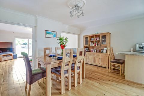 62 Clifton Road, Rochford, SS4 3HJ