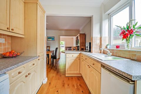 62 Clifton Road, Rochford, SS4 3HJ