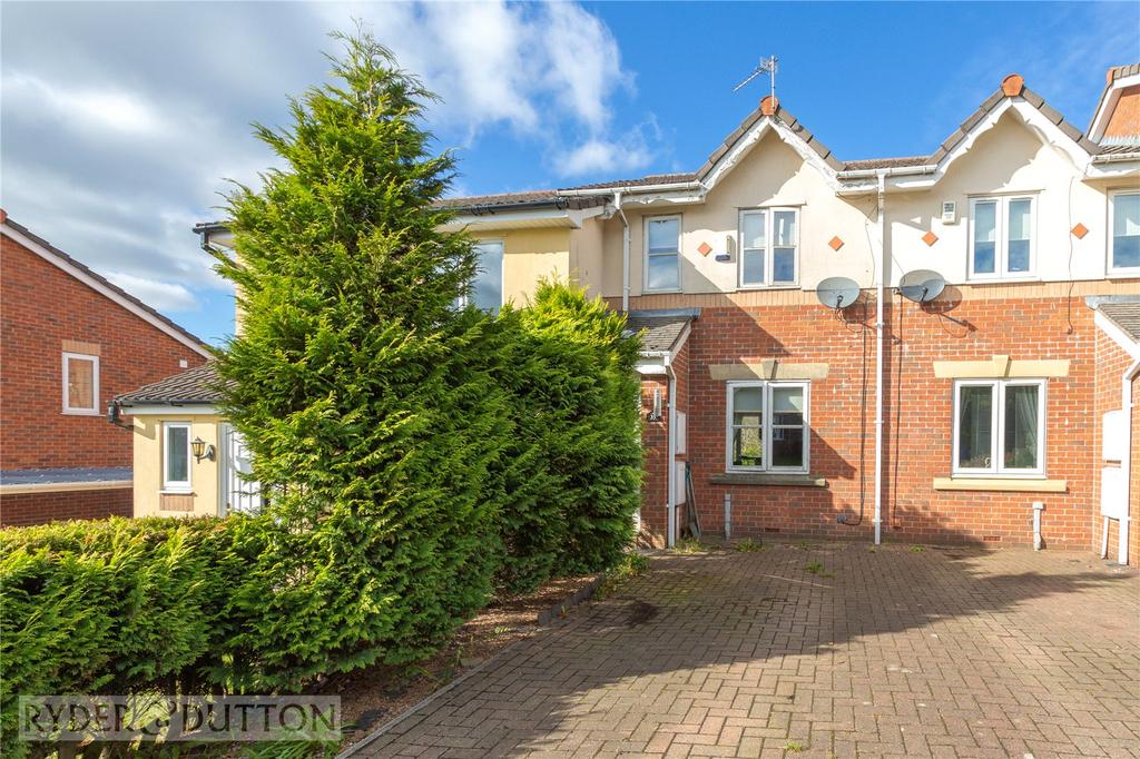 Lower Dingle, Moorside, Oldham, OL1 2 bed terraced house £135,000