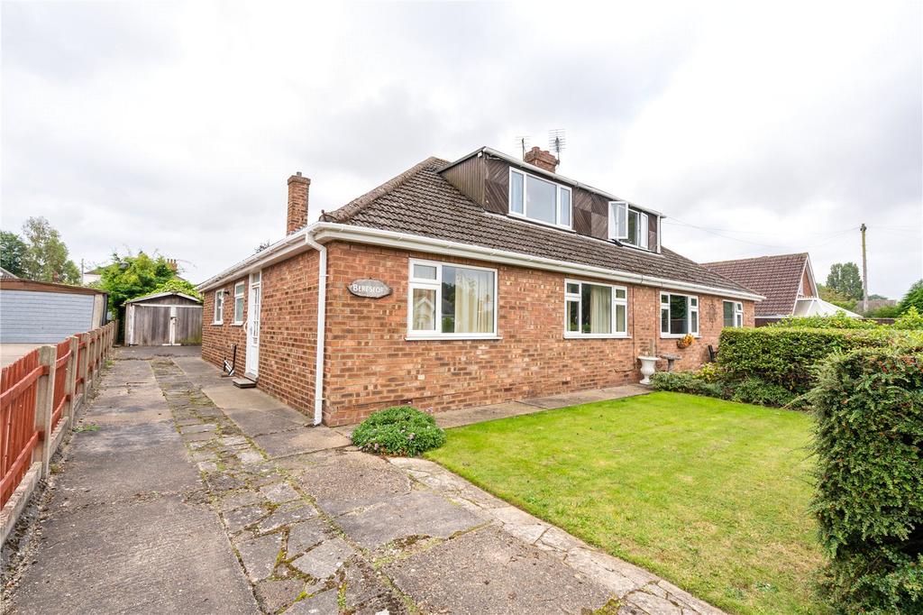 Carlton Avenue, Healing, Grimsby, DN41 3 bed bungalow £170,000