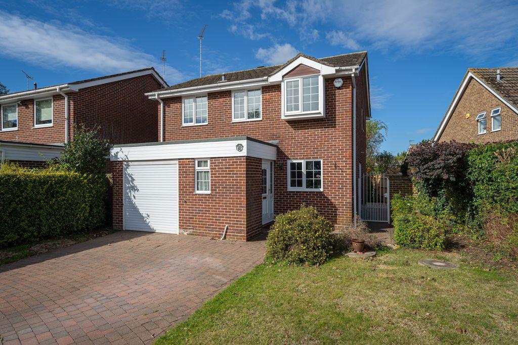 Cadwell Drive, Maidenhead SL6 3YR 4 bed detached house £600,000