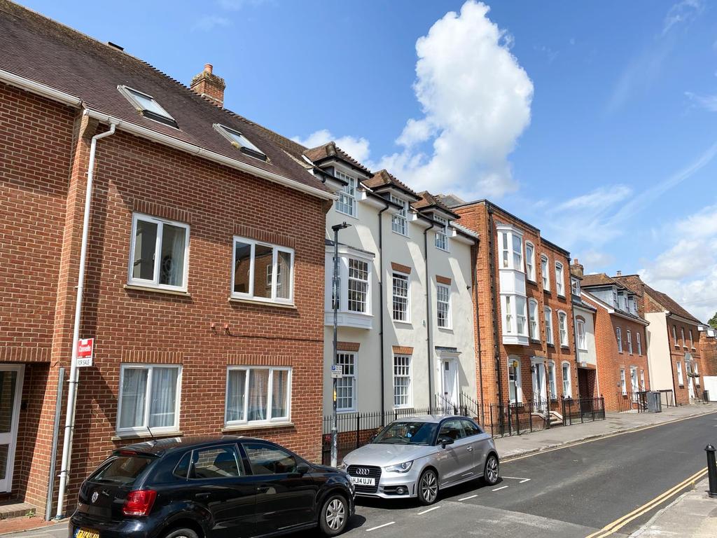 43 St Edmunds Church Street, Salisbury, SP1 1EF 2 bed flat £195,000