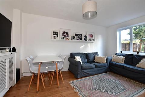 19 Chelmsford Close, Sutton, SM2 5BG