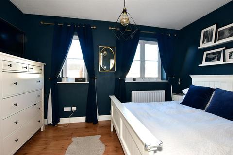 19 Chelmsford Close, Sutton, SM2 5BG
