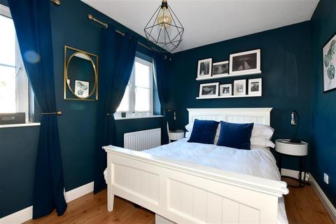 19 Chelmsford Close, Sutton, SM2 5BG