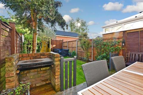 19 Chelmsford Close, Sutton, SM2 5BG