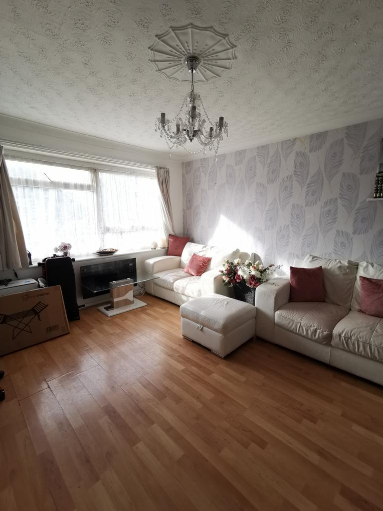 Dunmow Court, Alexandra Avenue, Luton, Bedfordshire, LU3 2 bed flat £