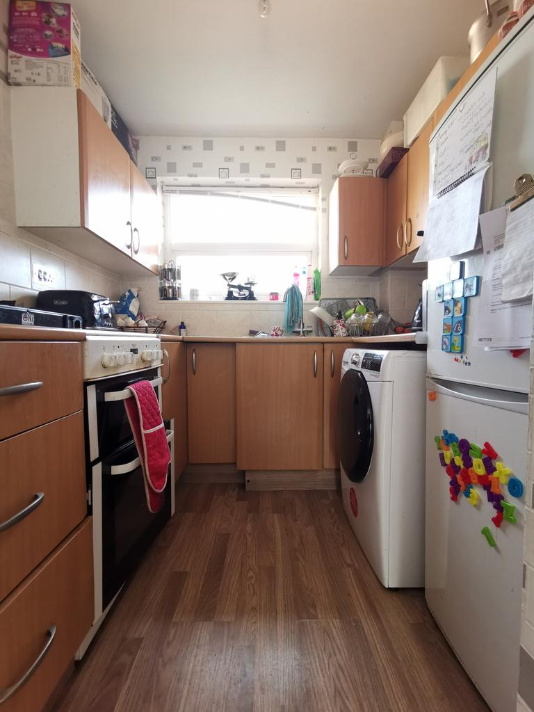 Dunmow Court, Alexandra Avenue, Luton, Bedfordshire, LU3 2 bed flat £