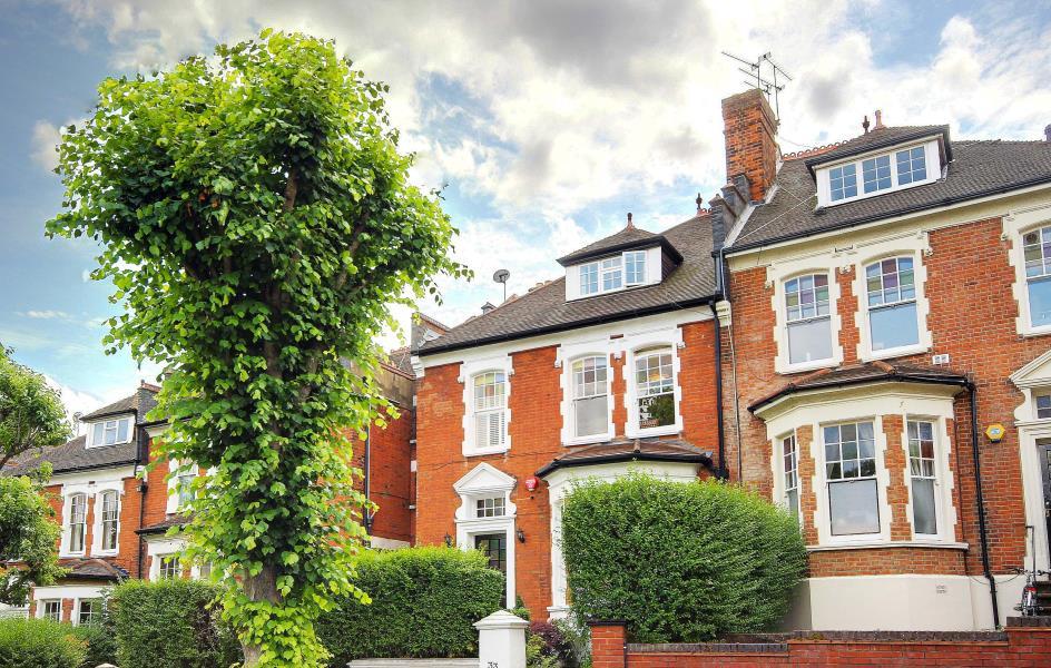 Wolseley Road, Crouch End, N8 5 bed terraced house £7,000 pcm (£1,615 pw)