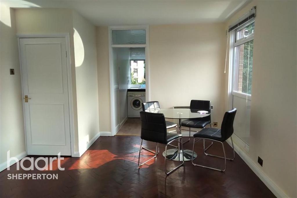 Beechcroft Manor, Weybridge 2 bed flat £1,250 pcm (£288 pw)