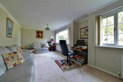 6 The Spinney, Crawley, RH11 8PH