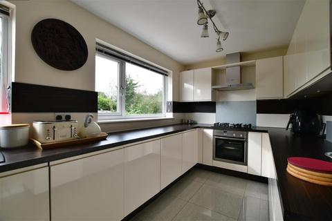 6 The Spinney, Crawley, RH11 8PH