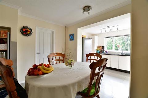 6 The Spinney, Crawley, RH11 8PH