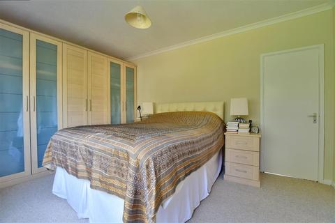 6 The Spinney, Crawley, RH11 8PH