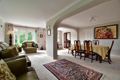 6 The Spinney, Crawley, RH11 8PH