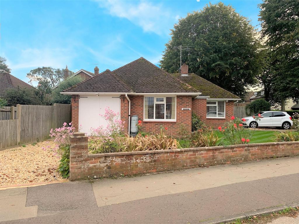 Old Manor Road, Rustington, Littlehampton, BN16 2 bed bungalow for sale