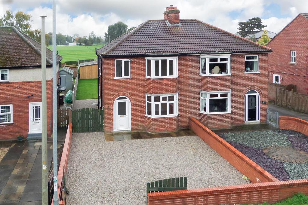 Barmby Road, Pocklington, York, North Yorkshire, YO42 2DW 3 bed semidetached house £275,000
