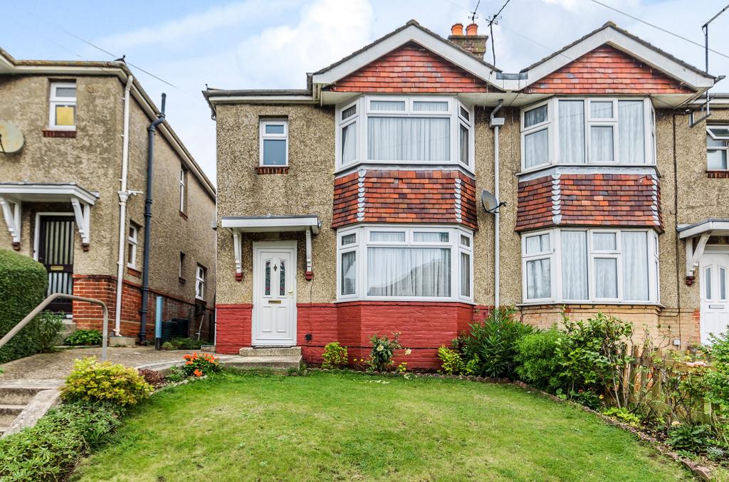 Burgess Road, Swaythling... 3 bed semidetached house £300,000