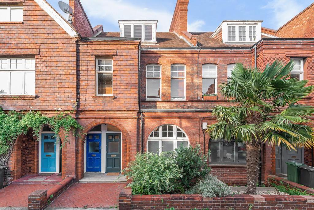 Avenue, Streatham Hill 2 bed flat £525,000