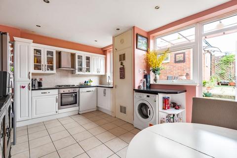 11 Windsor Close, London, SE27 9LU