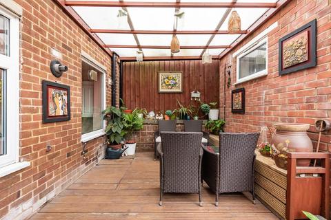 11 Windsor Close, London, SE27 9LU