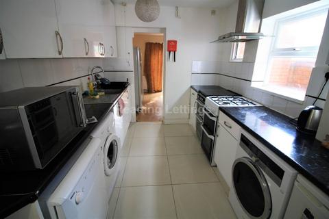 6 bedroom house share to rent, Grange Avenue, Reading