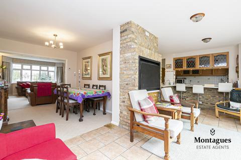 27 Harewood Hill, Theydon Bois, Epping, CM16 7EA