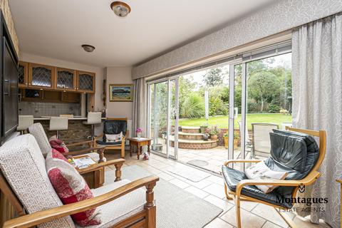 27 Harewood Hill, Theydon Bois, Epping, CM16 7EA