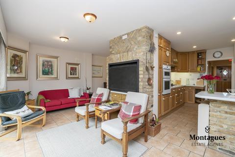 27 Harewood Hill, Theydon Bois, Epping, CM16 7EA