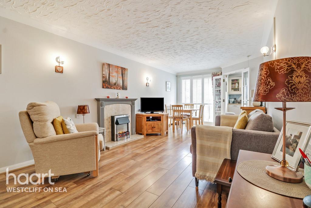 Balmoral Road, WestcliffOnSea 2 bed apartment £200,000