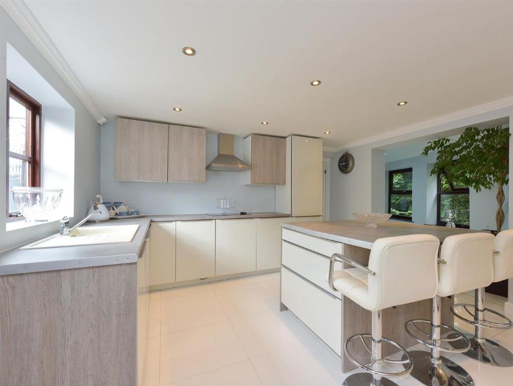 4 Shelton Lane, Halesowen, West... 4 bed detached house £410,000