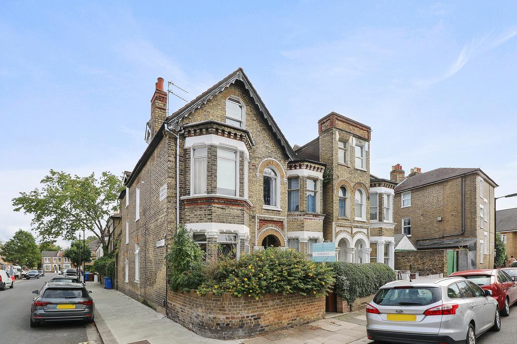 Oakhurst Grove, London, SE22 2 bed flat £525,000