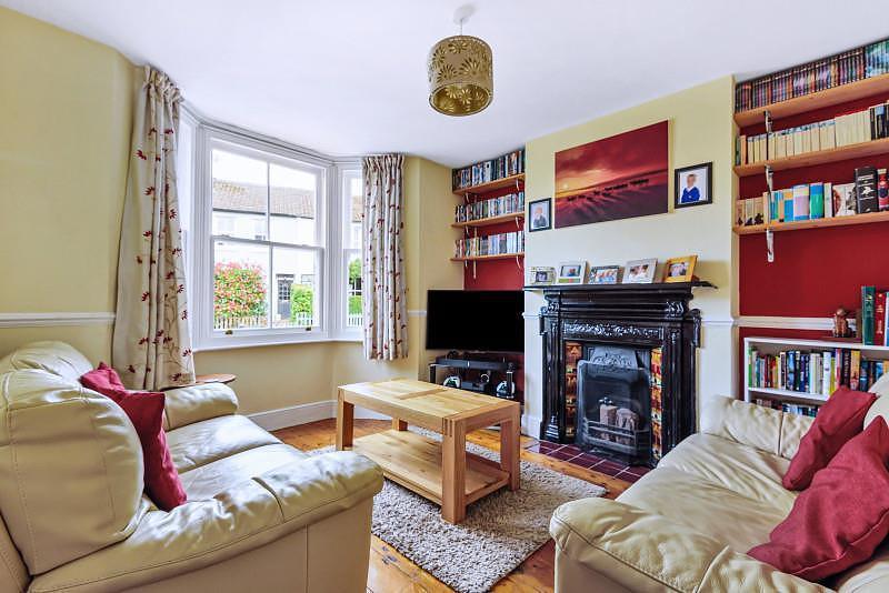 Bury Lane, Horsell, GU21 3 bed semidetached house £595,000