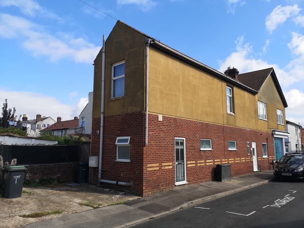 Queens Road, Gosport PO12 1 bed flat £100,000