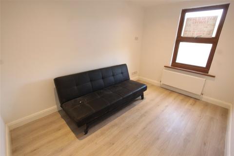 1 bedroom in a house share to rent, Tomswood Hill, Ilford, IG6