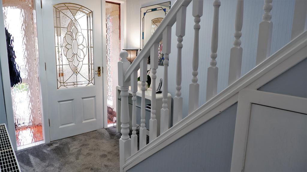 Gleniffer Drive, Barrhead G78 3 bed semidetached villa £170,000