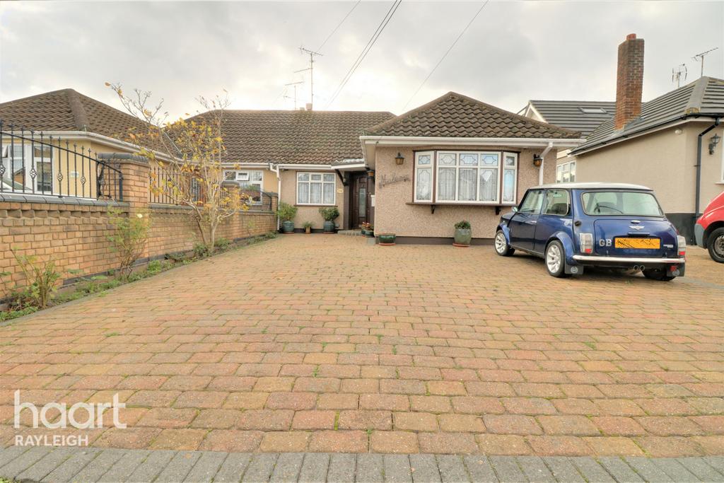 Grove Road, Rayleigh 3 bed semidetached bungalow £375,000