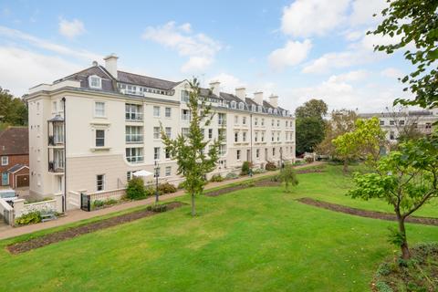 3 bedroom flat to rent, Dane John Court, Canterbury