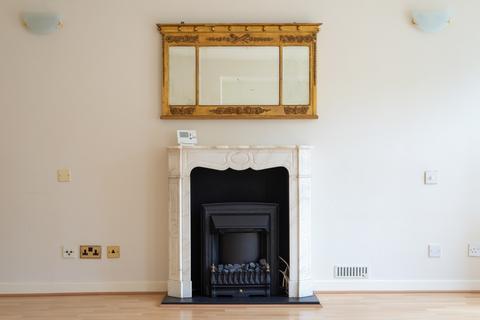 3 bedroom flat to rent, Dane John Court, Canterbury