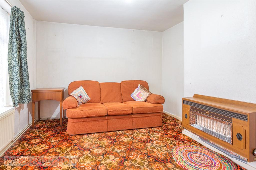 Hazelhurst Road, AshtonunderLyne, OL6 2 bed townhouse £125,000