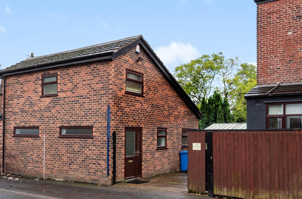 Townsend Road, Swinton, Manchester Property £700 pcm (£162 pw)