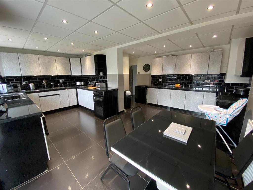 Cunningham Road, Old Swan, Liverpool 4 bed semidetached house £175,000