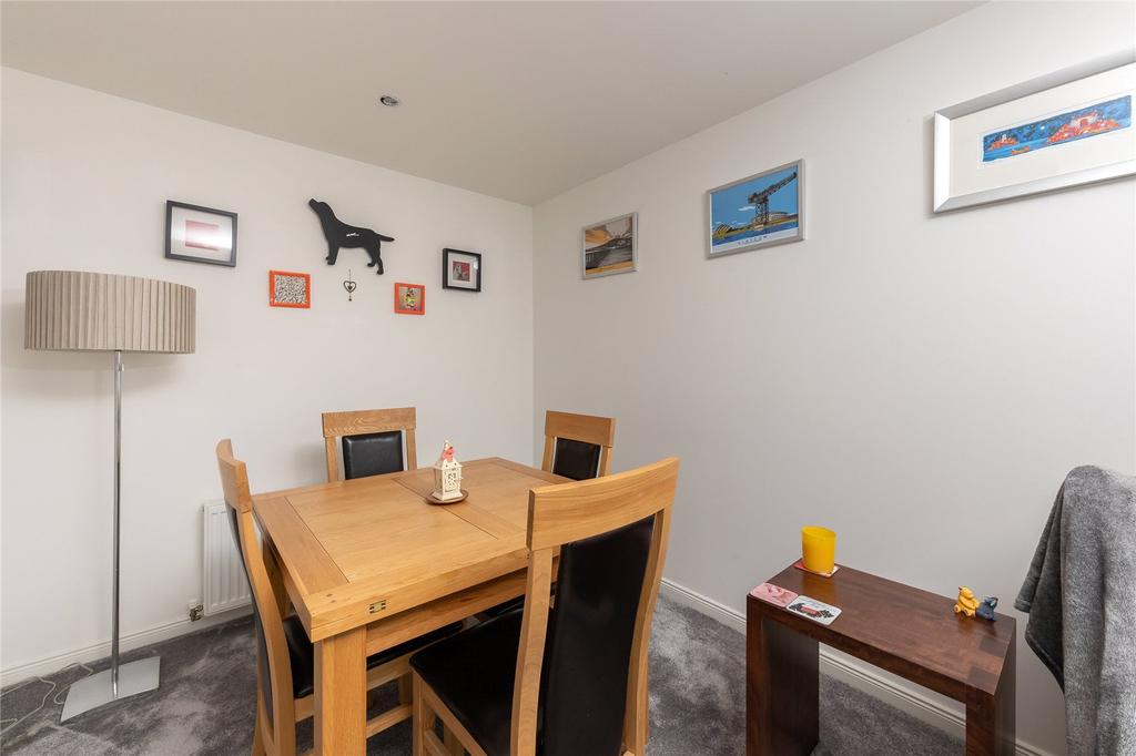 Living Room/Dining