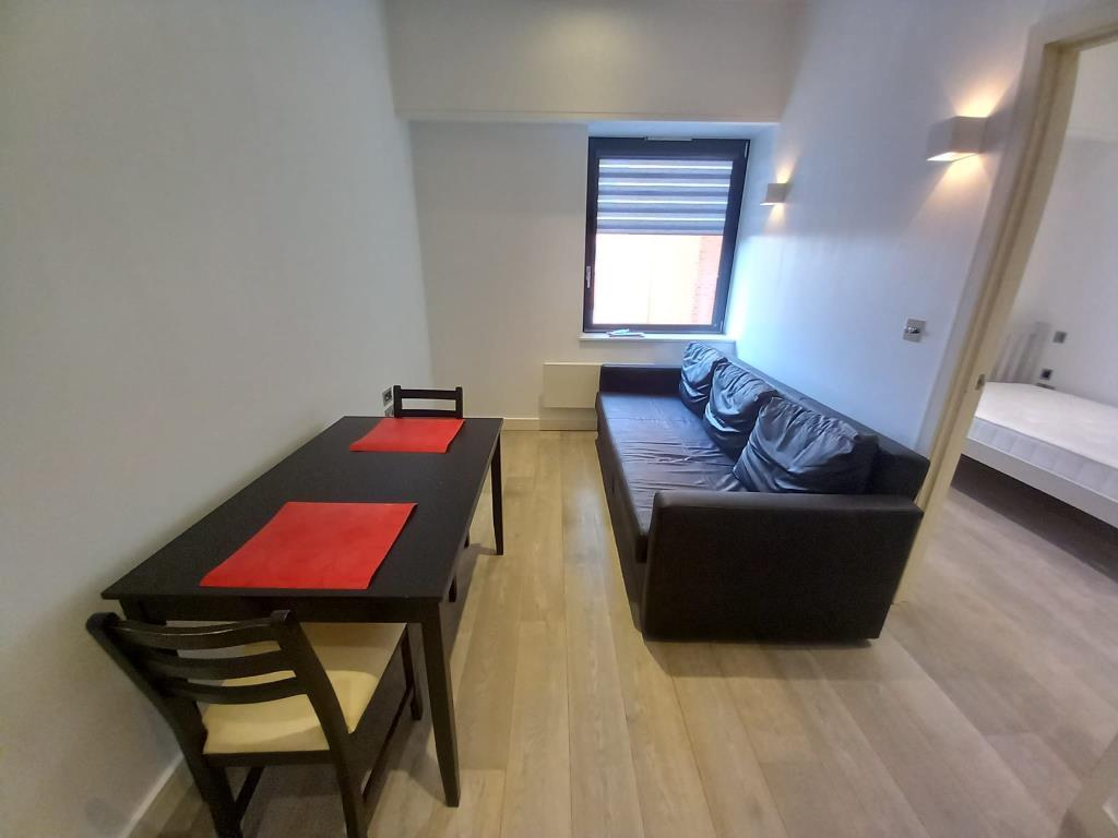 Verona Apartments, Slough, SL1 1 bed apartment £1,000 pcm (£231 pw)