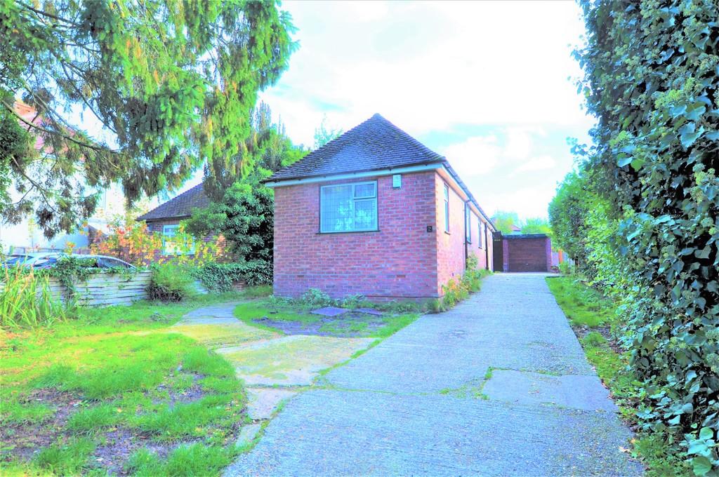 Rydes Hill Road, Guildford 3 bed semidetached bungalow £425,000