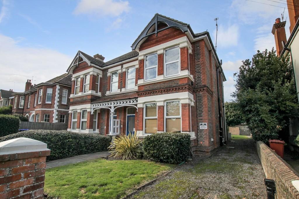 Belsize Road, West Worthing BN11 4RE 1 bed flat £185,000