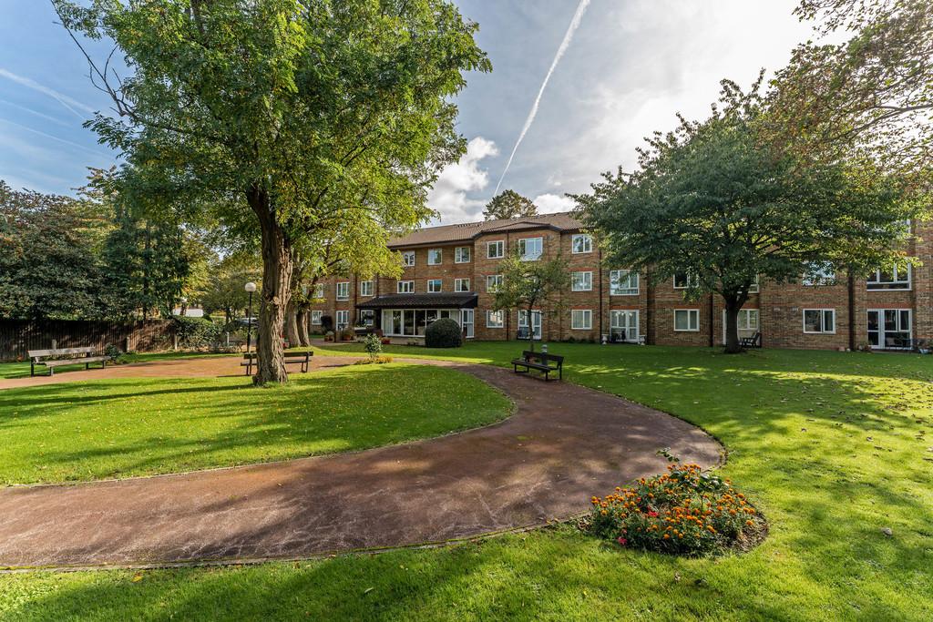 Cambridge Road, Wanstead 1 bed apartment for sale £185,000