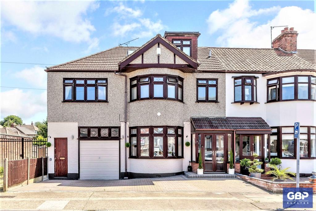 Parkside Avenue, Romford 5 bed semidetached house £625,000