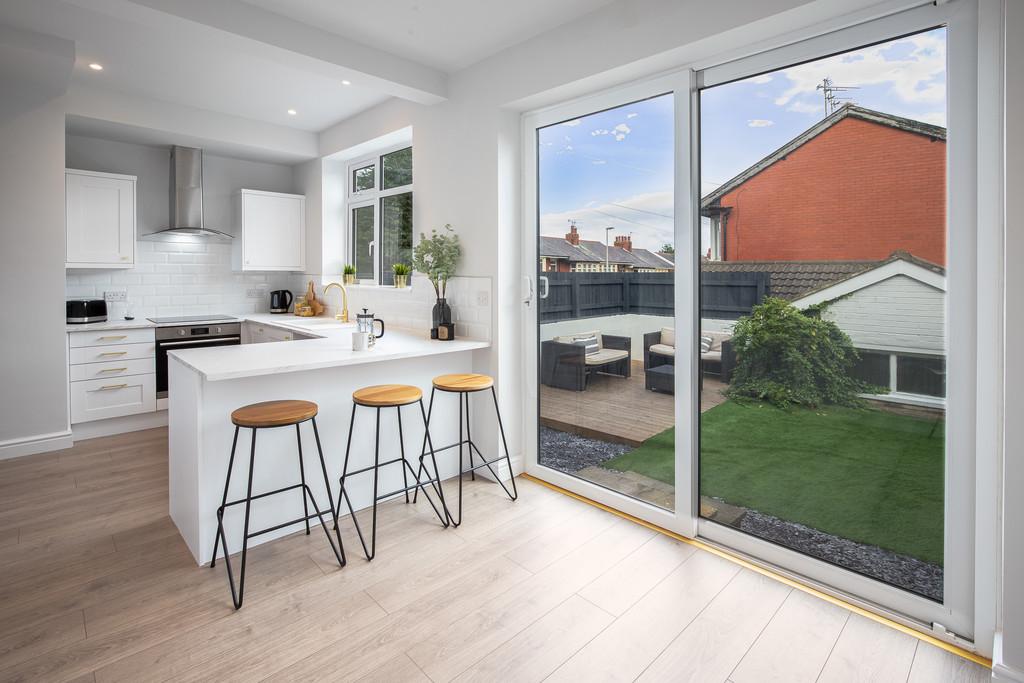 Kingscote Drive, Blackpool, FY3 3 bed semidetached house £179,950