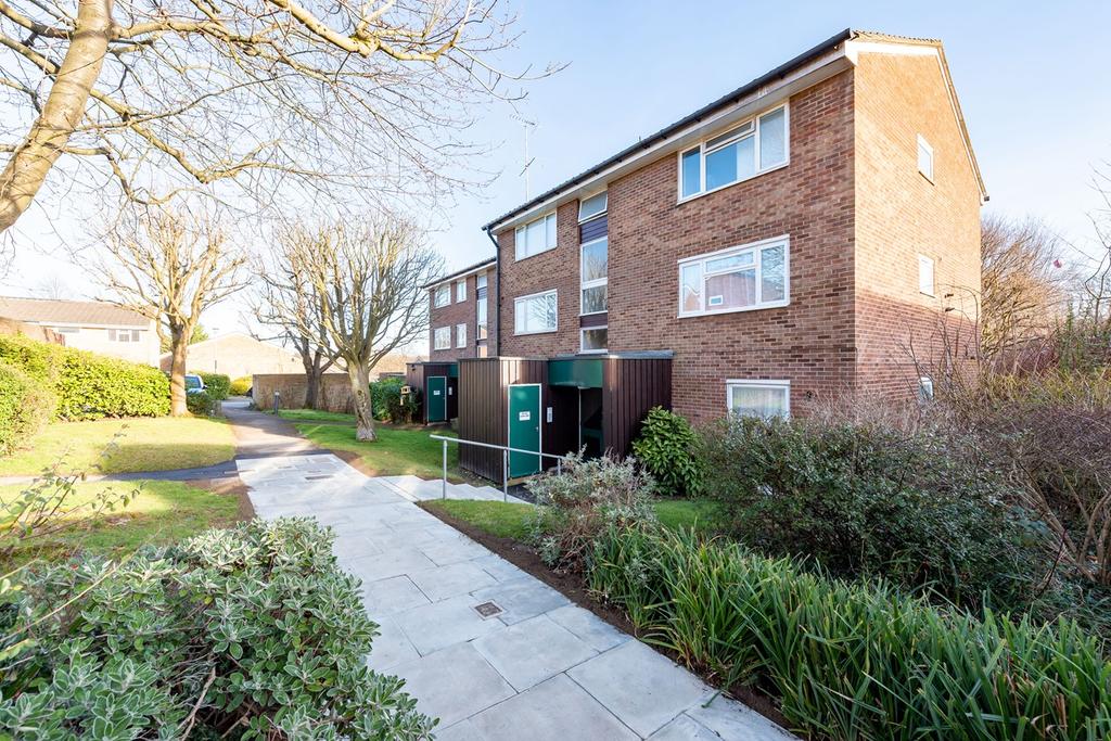 Middlefields, Croydon, CR0 1 bed flat £975 pcm (£225 pw)